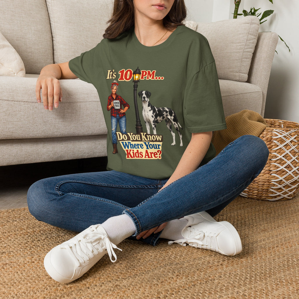 T‑Shirt — "It's 10 PM... Do You Know Where Your Kids Are?" Vintage Lamp & Dog Graphic