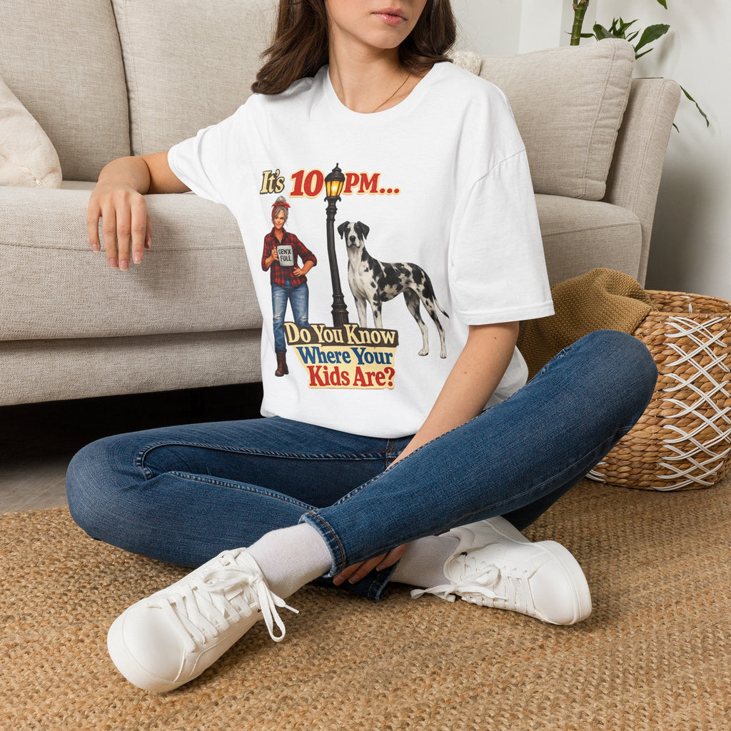 T‑Shirt — "It's 10 PM... Do You Know Where Your Kids Are?" Vintage Lamp & Dog Graphic